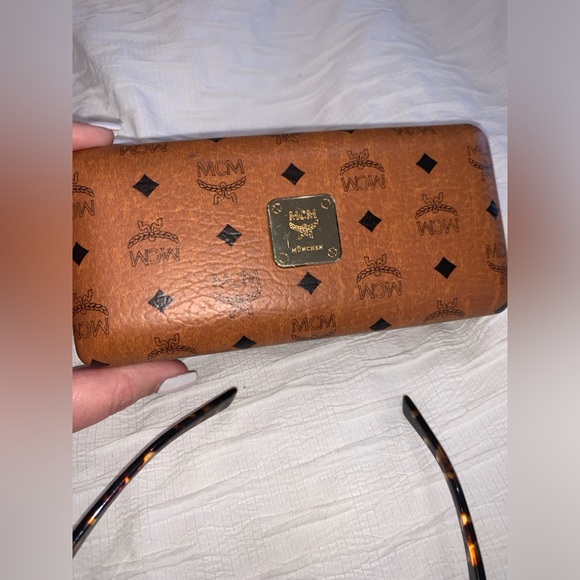 MCM square sunglasses with case (Color: Havana) - Picture 9 of 11